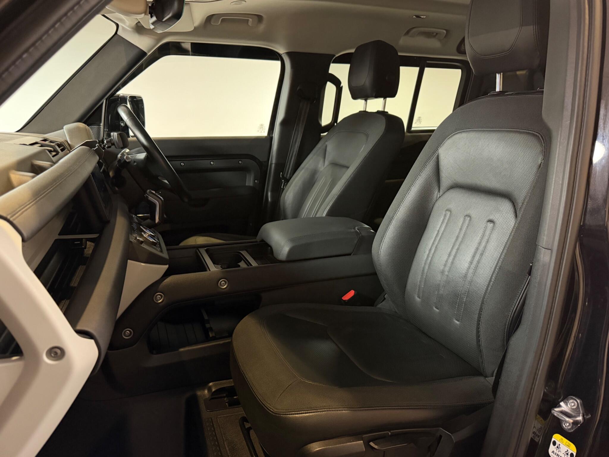 Land Rover Defender 110